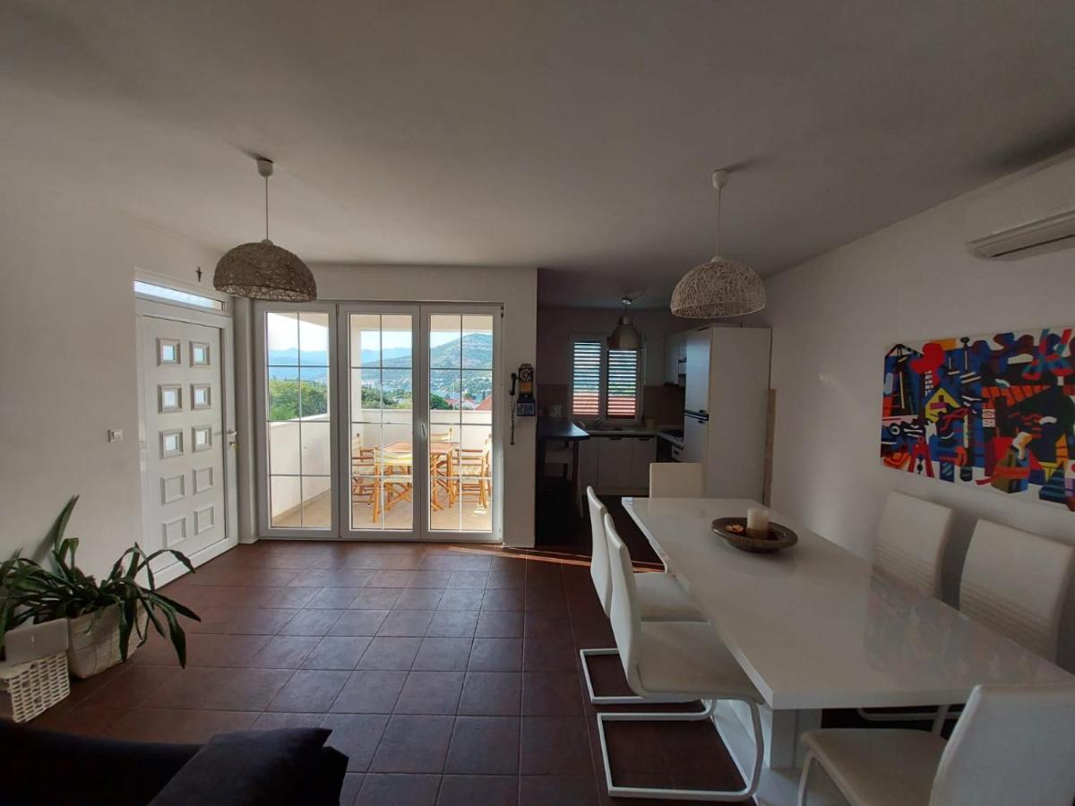 Coral Of Apartment